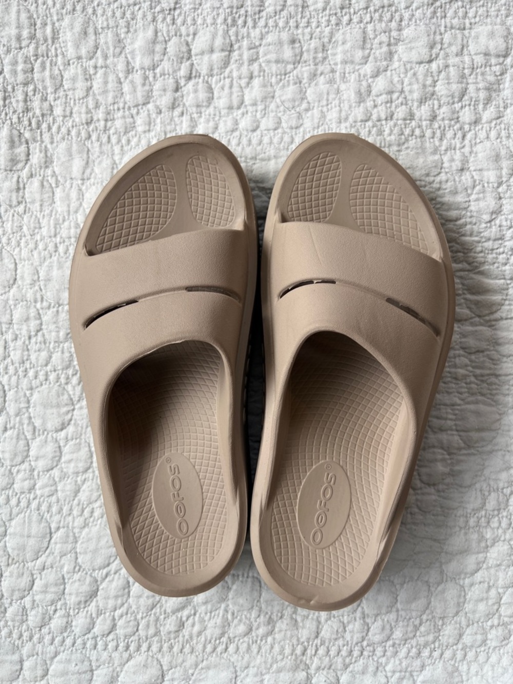 OOFOS OOriginal Slide Sandals in Light Taupe — NEW without tags
